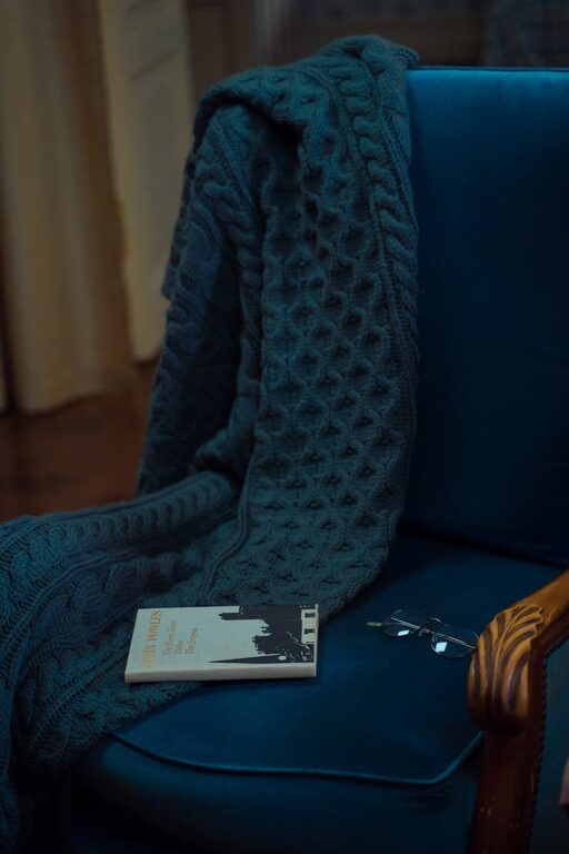 How to Create a Cosy Reading Nook for Year-Round Comfort